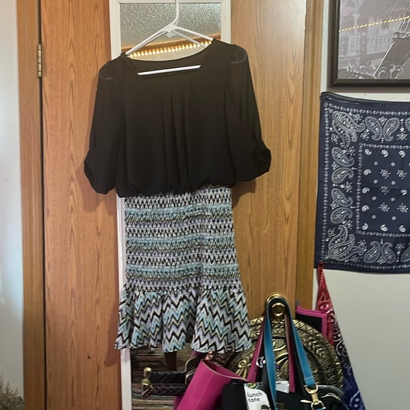 Dresses & Skirts - Chic Black and Patterned Dress